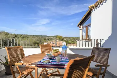 Image de Maison de vacances \"Naked House\" avec vue sur les montagnes, Wi-Fi et climatisation.