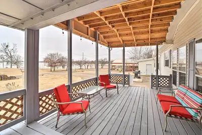 Image de Eufaula Escape w/ Deck - Steps to Lake!