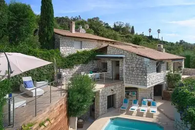 Image de Ravissante villa vue mer dans domaine privé à Cannes