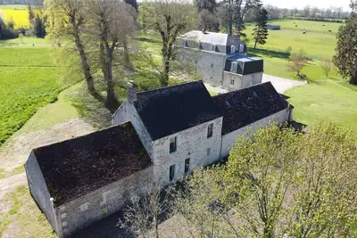 Image de Charmante maison en pierres avec jardin, idéale pour une évasion en nature avec Wi-Fi inclus