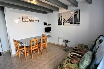 Image de Maison avec Jardin et Terrasse à Saint-Pierre-d'Oléron, Proche Plages et Commerces, Parking Inclus.