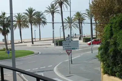 Image de Bel appartement 2 chambres à Roses avec parking, climatisation, près du centre et de la plage