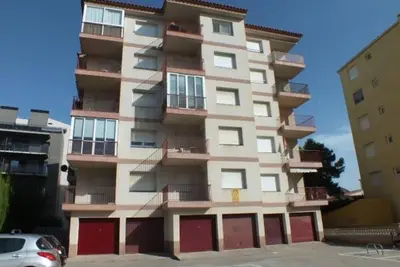 Image de Appartement lumineux avec vue mer, balcon, parking, clim et cuisine équipée à Roses