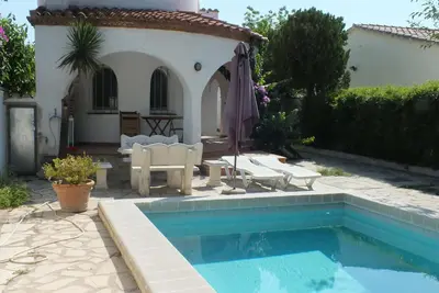 Villa avec piscine privée et jardin pour 6/8 personnes à Castelló d'Empúries, Espagne