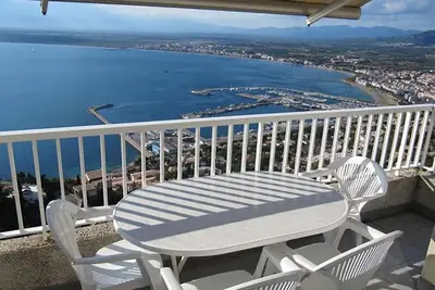 Image de Appartement confortable 3 chambres avec climatisation, terrasse et piscine à Roses