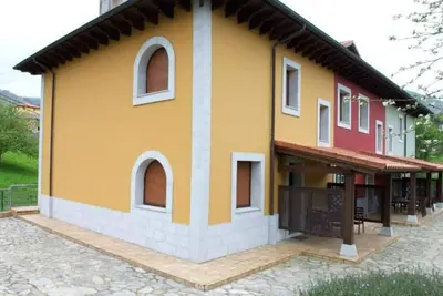 Image de El Prau the Church, Red House