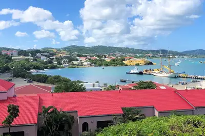 Image de Anchor's Away - 2 bed / 2 bath harbor view condo- beach and pool.