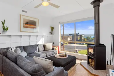 Image de Ocean's 8 - Modern Coastal Lifestyle