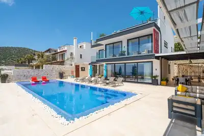 Image de Luxury 5 Bedroom Villa, Gym, Sauna, Heated Rooftop Pool