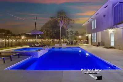 Image de Lux 6br 4Bath Htd Pool & Jacuzzi Mini Golf G-Room
