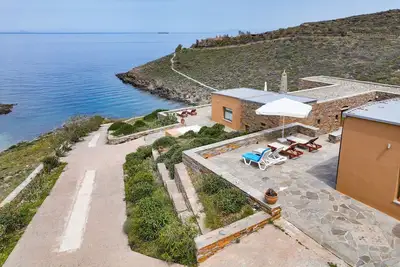 Image de Villa Lena:Beachfront Villa 70 m to sandy isolated Beaches C/spa outdoor jacuzzi