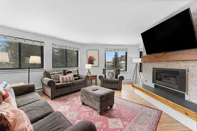 Image de Lakeside Village Condo w/ Private Patio for Mountain Views & Shared Hot Tub!
