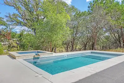 Image de Barndo on the Blanco | Upscale 4br - New Pool and Hot tub Aug 1st!