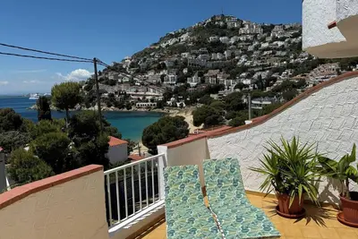 Image de Canyelles Petites Rosas 3mn plage  Vue Mer Ac TERRASSE50m2 Garage\nBBQ Wifi