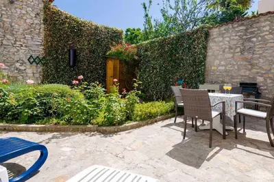 Image de Maison de vacances avec trois chambres à Sukošan