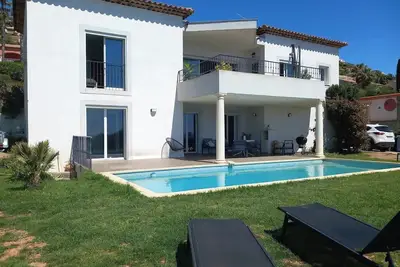 Image de Superbe villa d'architecte vue mer avec piscine et plage à 5min