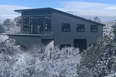 Image de Modern Mountain New Build - 3 King Bedrooms, Salt Water Hot Tub - Amazing Views
