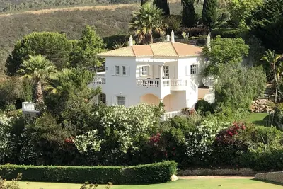 Image de Stunning views, private position - 5 mins to beach! Heated pool option & Aircon