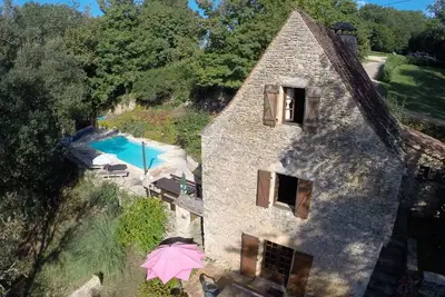 Image de Maison de vacances moderne à Besse avec piscine