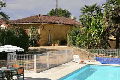 Image de Villa traditionnelle avec piscine