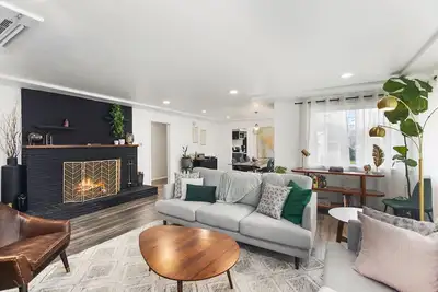 Image de North End Home Steps Away From 6th Ave, Ups, Hospitals