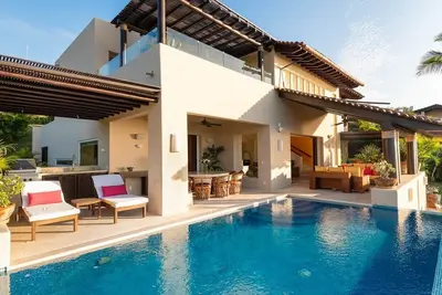 Four Seasons Private Villa with Huge Pool and Vistas