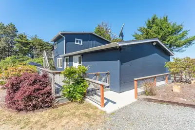 Image de Rustic modern cottage on 2 acres--minutes from Mendocino Village