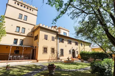 Image de Villa spacieuse Ă Empoli avec piscine