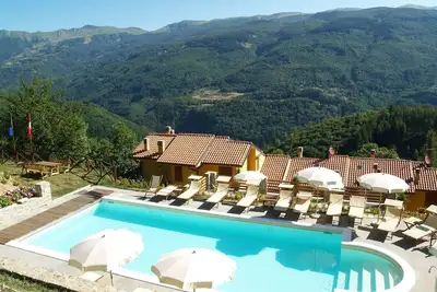 Image de Chalet spacieux Ă Cutigliano avec piscine