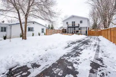 Cozy 4 Br Home in Cornwall