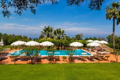 Image de Villa spacieuse en Calabre avec piscine partagée