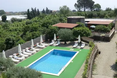 Maison de vacances vue sur la vallée et piscine
