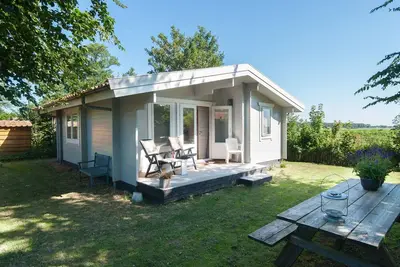 Image de Maison de vacances moderne avec un jardin orienté sud-ouest