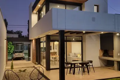 Image de Private House / Views, Garden and Sunsets in Mendoza!