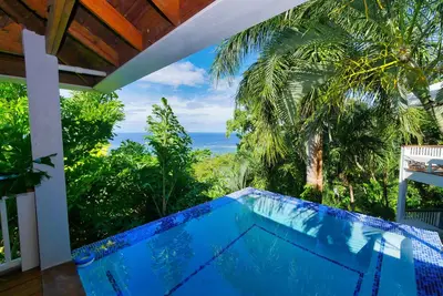 Image de Private hilltop home located overlooking Roatan’s beautiful Turquoise Reef.