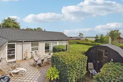 Image de Belle maison à Sunds avec sauna