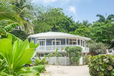 New 2 Bed 2 Bath Beach Suite in West Bay Village Roatan. New Generator