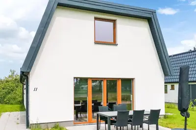 Image de Maison confortable à Den Oever avec.