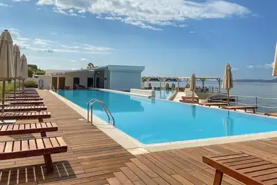 Image de App in a resort by the beach