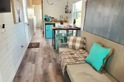 Image de Dog friendly! - #11 is 1 of 3 containers now dog friendly!