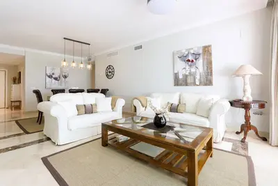 San Pedro beachside - luxury apartment