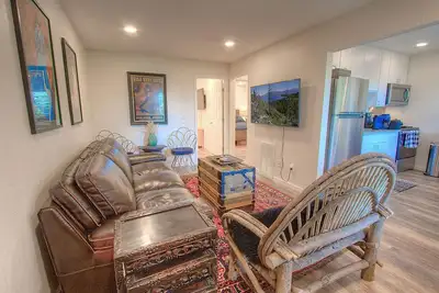 Ski Condo! Beautifully decorated, lake view, Amazing in summer too! !