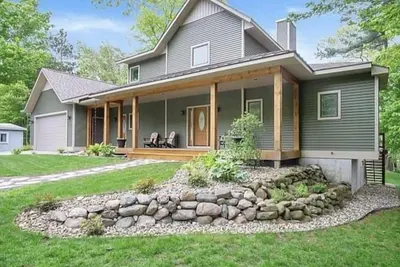 Image de Huge Home on Bar Lake across from Lake Michigan