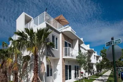 Image de Home in paradise sunshine ☀️ with a rooftop Jacuzzi & terrace