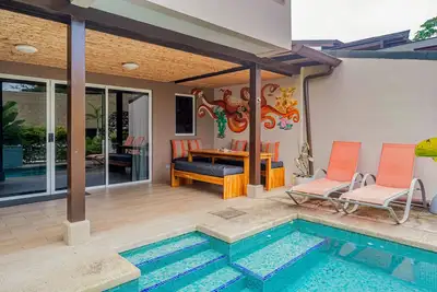 Image de Tropical home with private plunge pool & outdoor living - walk to beach