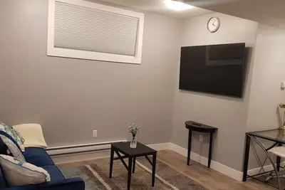 Image de Pleasant 1 Bedroom Private Suite in the Meadows