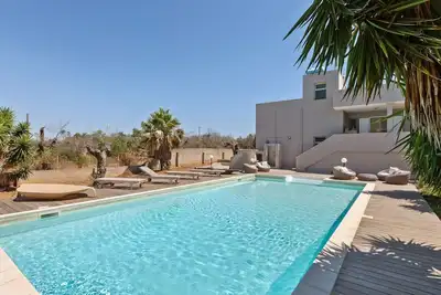 Image de Spacieuse villa avec piscine à Torre San Giovanni