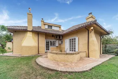 Image de Belle maison de vacances à Ardea avec jardin