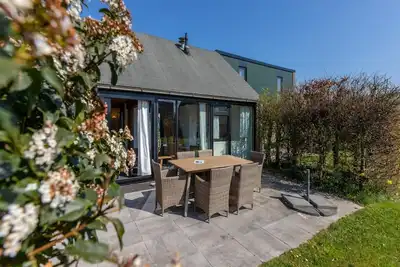 Image de Maison de Vacances près de Plage avec Piscine