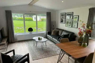 Image de Chalet confort au bord d'un lac récréatif